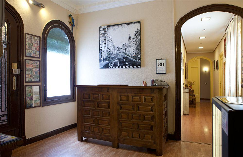Hostal Santillan Madrid Exteriör bild