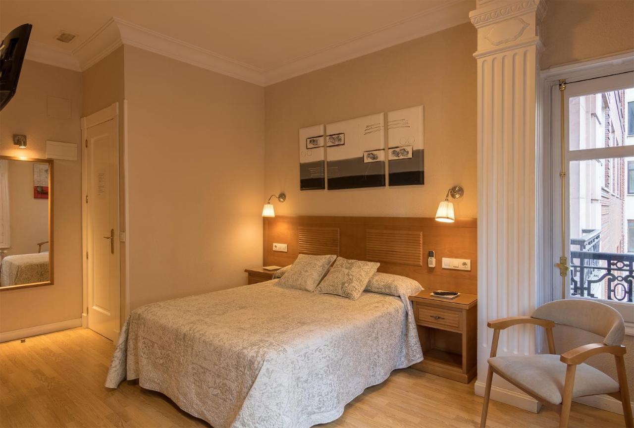 Hostal Santillan Madrid Exteriör bild