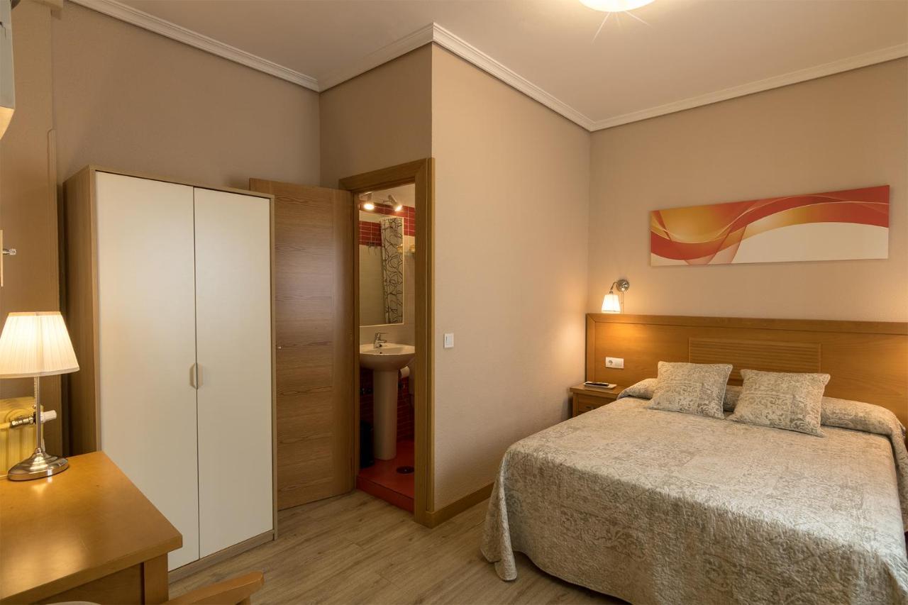 Hostal Santillan Madrid Exteriör bild