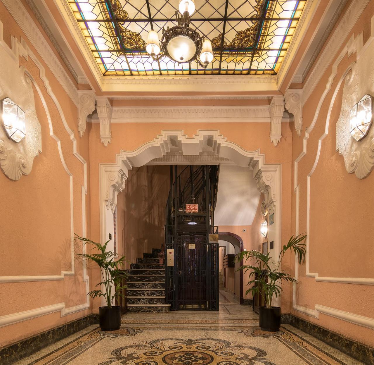 Hostal Santillan Madrid Exteriör bild