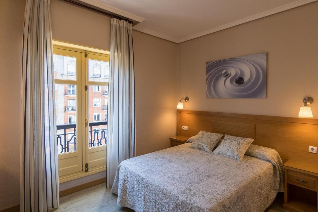 Hostal Santillan Madrid Exteriör bild