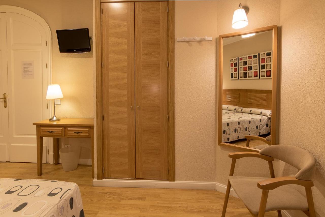 Hostal Santillan Madrid Exteriör bild