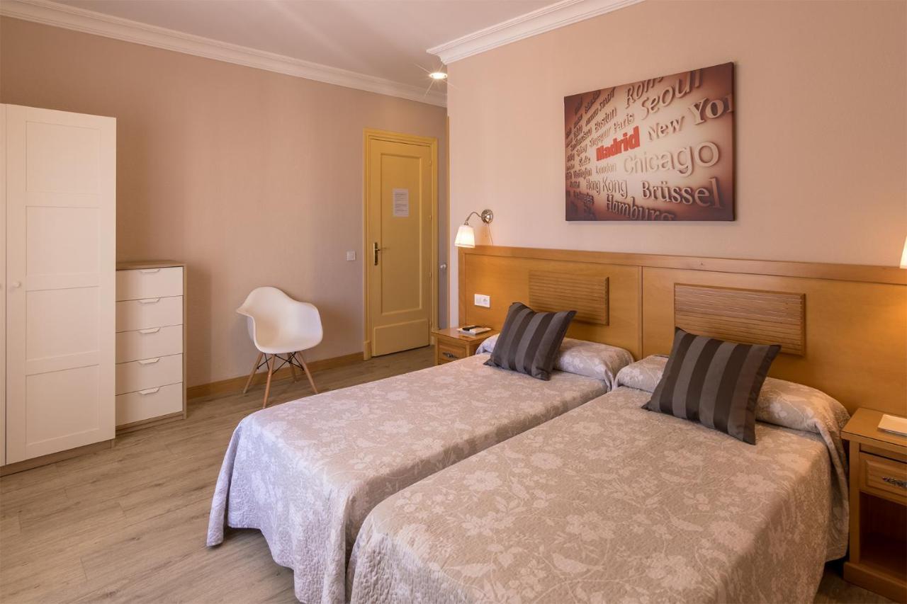 Hostal Santillan Madrid Exteriör bild