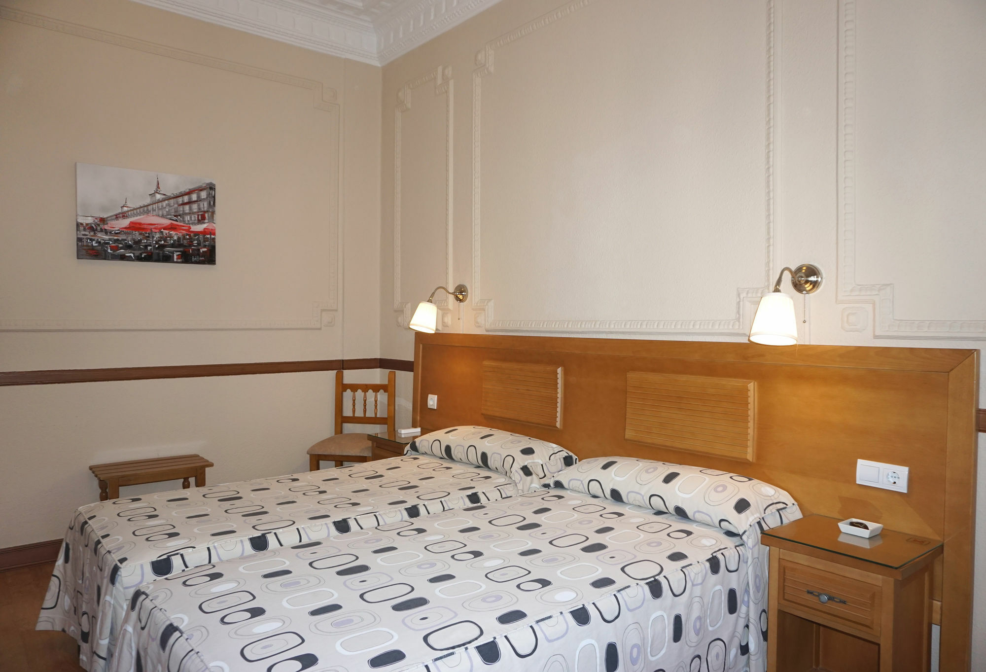 Hostal Santillan Madrid Exteriör bild