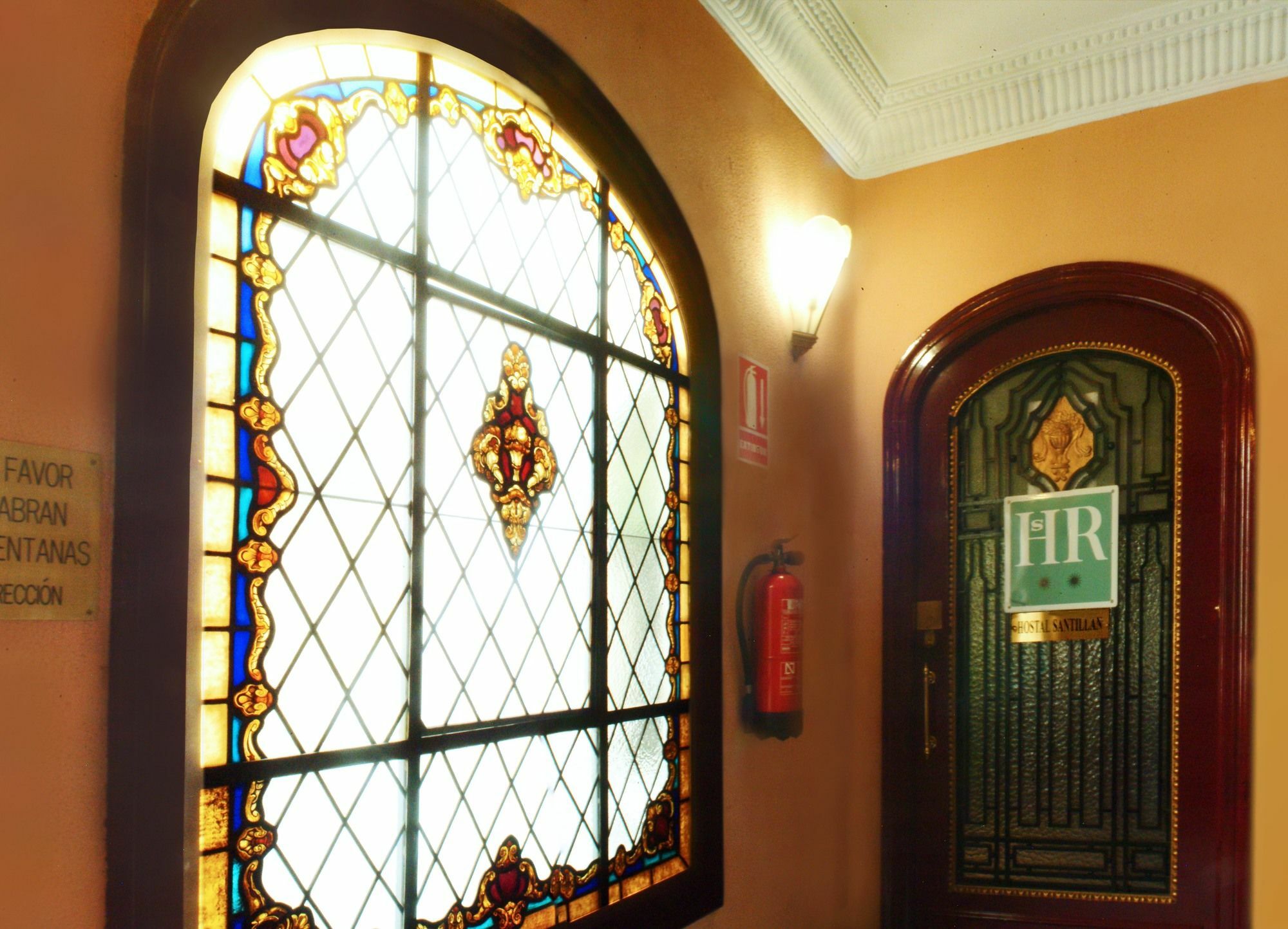 Hostal Santillan Madrid Exteriör bild